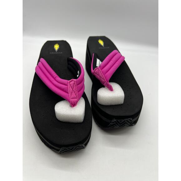 Volatile Zoe Wedge Black size 11 Pink Orchid Casual Thong Slip on Sandals NIB - Picture 1 of 7